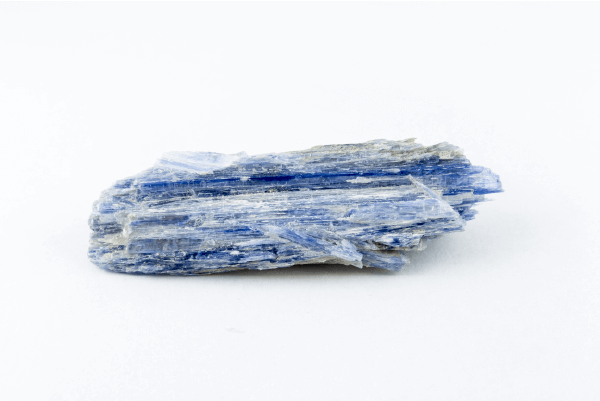 Blue Kyanite Energy Clearing Stone Essence Spray Elevate your space with the tranquil essence of Blue Kyanite Energy Clearing Stone Essence Spray by Haven Scent. Infused with the serene aromas of chamomile and ylang-ylang, this spray promotes inner balanc